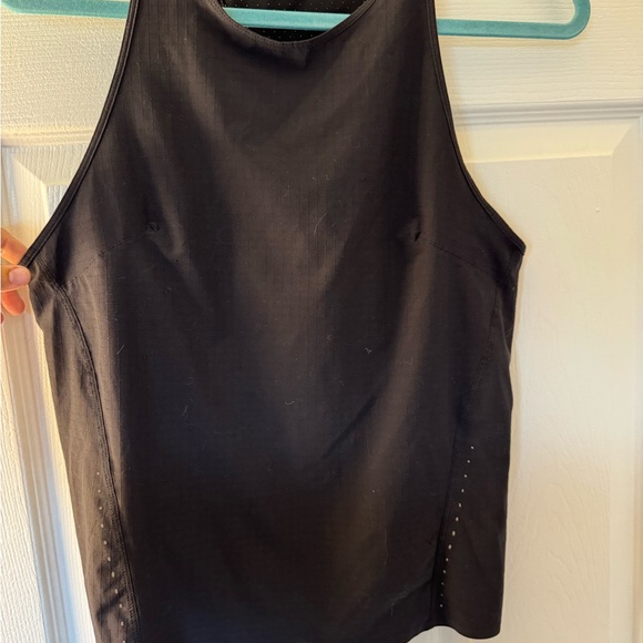Lululemon tank - Picture 1 of 3